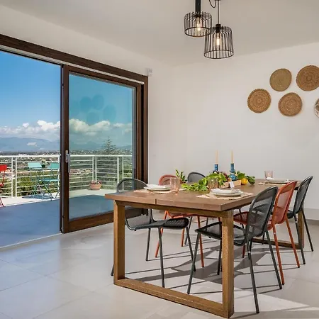 Maria Con Piscina E Vista Mare