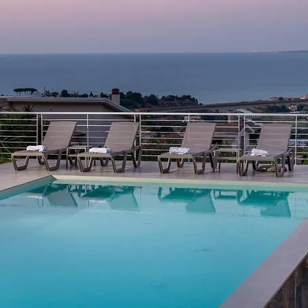 Maria Con Piscina E Vista Mare فيلة كاستيلاّماري ديل غو