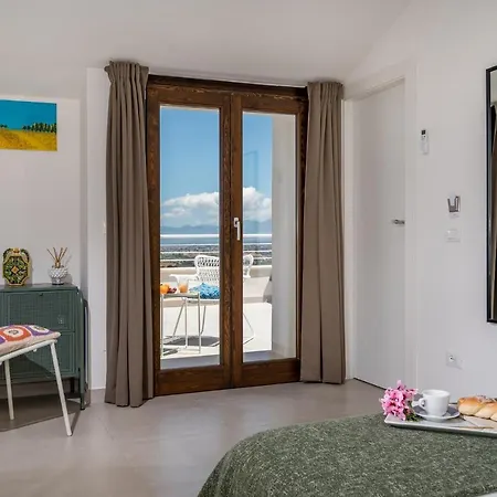 Maria Con Piscina E Vista Mare * كاستيلاّماري ديل غو
