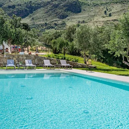 Maria Con Piscina E Vista Mare