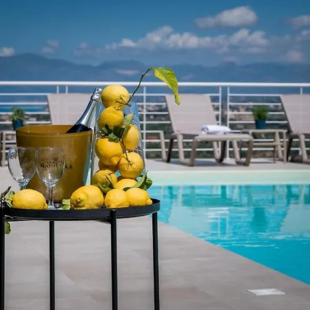 Maria Con Piscina E Vista Mare *