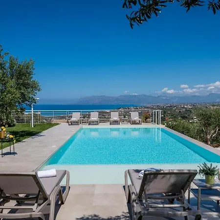 Maria Con Piscina E Vista Mare