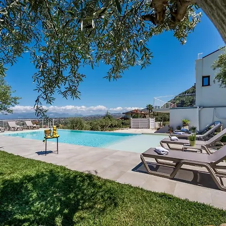 Maria Con Piscina E Vista Mare ヴィラ