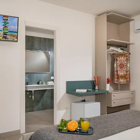 Maria Con Piscina E Vista Mare كاستيلاّماري ديل غو