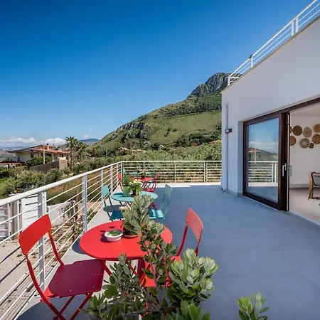 Maria Con Piscina E Vista Mare * カステッランマーレ・デル・ゴルフォ