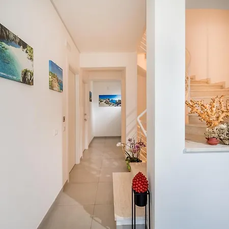 Maria Con Piscina E Vista Mare فيلة كاستيلاّماري ديل غو