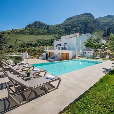Maria Con Piscina E Vista Mare ヴィラ