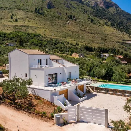 Maria Con Piscina E Vista Mare ヴィラ カステッランマーレ・デル・ゴルフォ