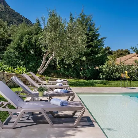 Maria Con Piscina E Vista Mare