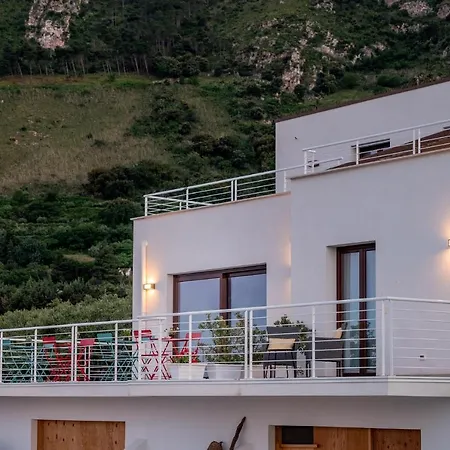 Maria Con Piscina E Vista Mare Villa