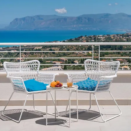 Maria Con Piscina E Vista Mare * كاستيلاّماري ديل غو
