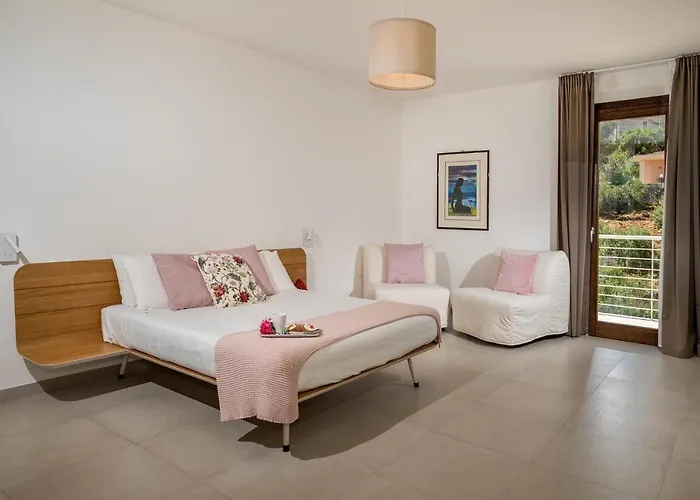 Maria Con Piscina E Vista Mare