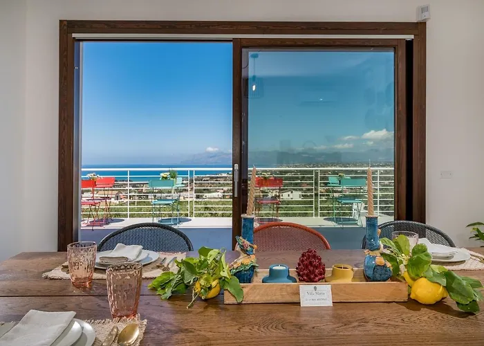 Maria Con Piscina E Vista Mare * カステッランマーレ・デル・ゴルフォ