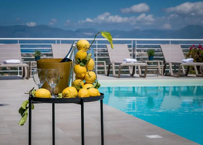 Maria Con Piscina E Vista Mare *
