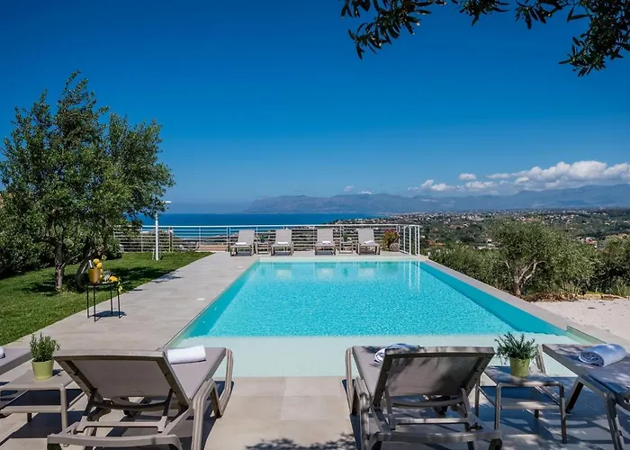 Maria Con Piscina E Vista Mare