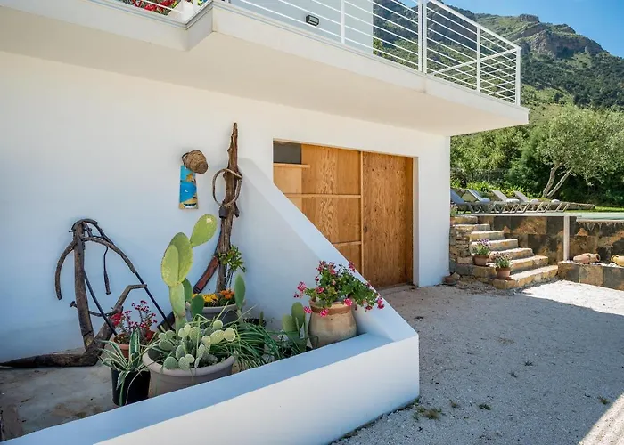 Maria Con Piscina E Vista Mare