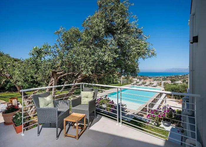 Maria Con Piscina E Vista Mare * カステッランマーレ・デル・ゴルフォ