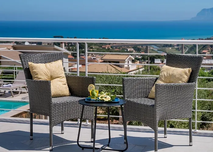 Maria Con Piscina E Vista Mare カステッランマーレ・デル・ゴルフォ