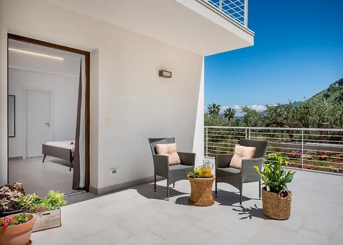 Maria Con Piscina E Vista Mare ヴィラ カステッランマーレ・デル・ゴルフォ