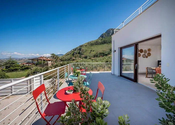 Maria Con Piscina E Vista Mare * カステッランマーレ・デル・ゴルフォ