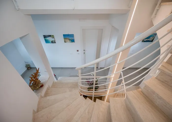 Maria Con Piscina E Vista Mare カステッランマーレ・デル・ゴルフォ