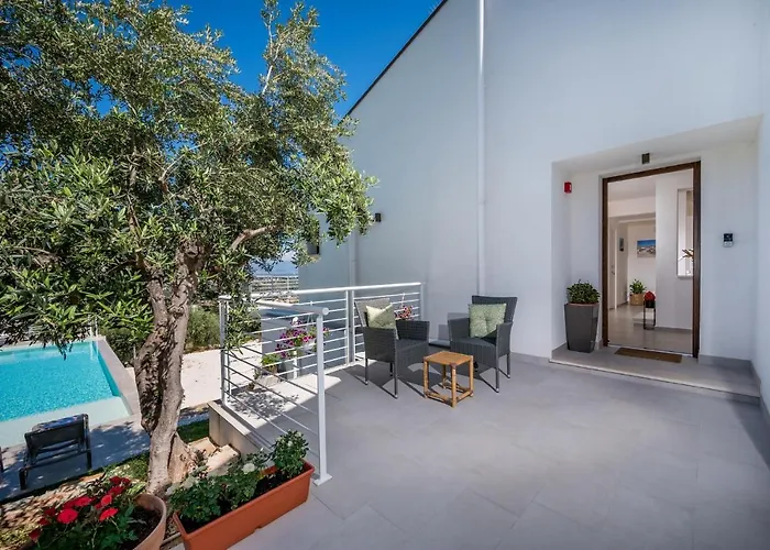 Maria Con Piscina E Vista Mare *