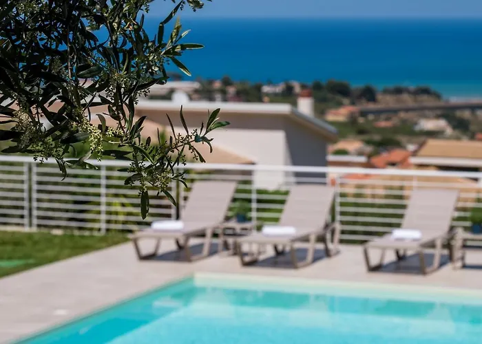 ヴィラ Maria Con Piscina E Vista Mare カステッランマーレ・デル・ゴルフォ