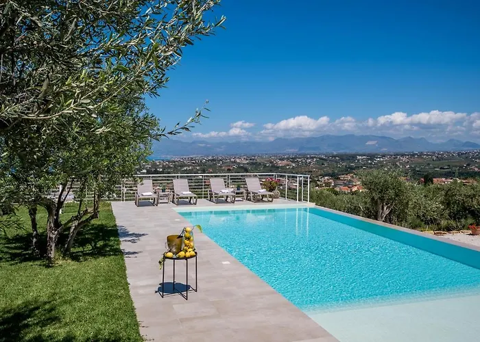 Maria Con Piscina E Vista Mare * カステッランマーレ・デル・ゴルフォ