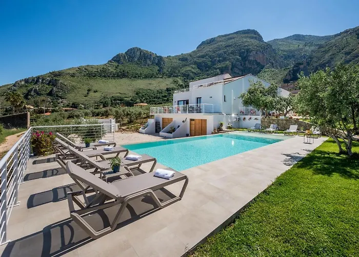 Maria Con Piscina E Vista Mare ヴィラ