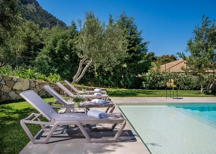 Maria Con Piscina E Vista Mare